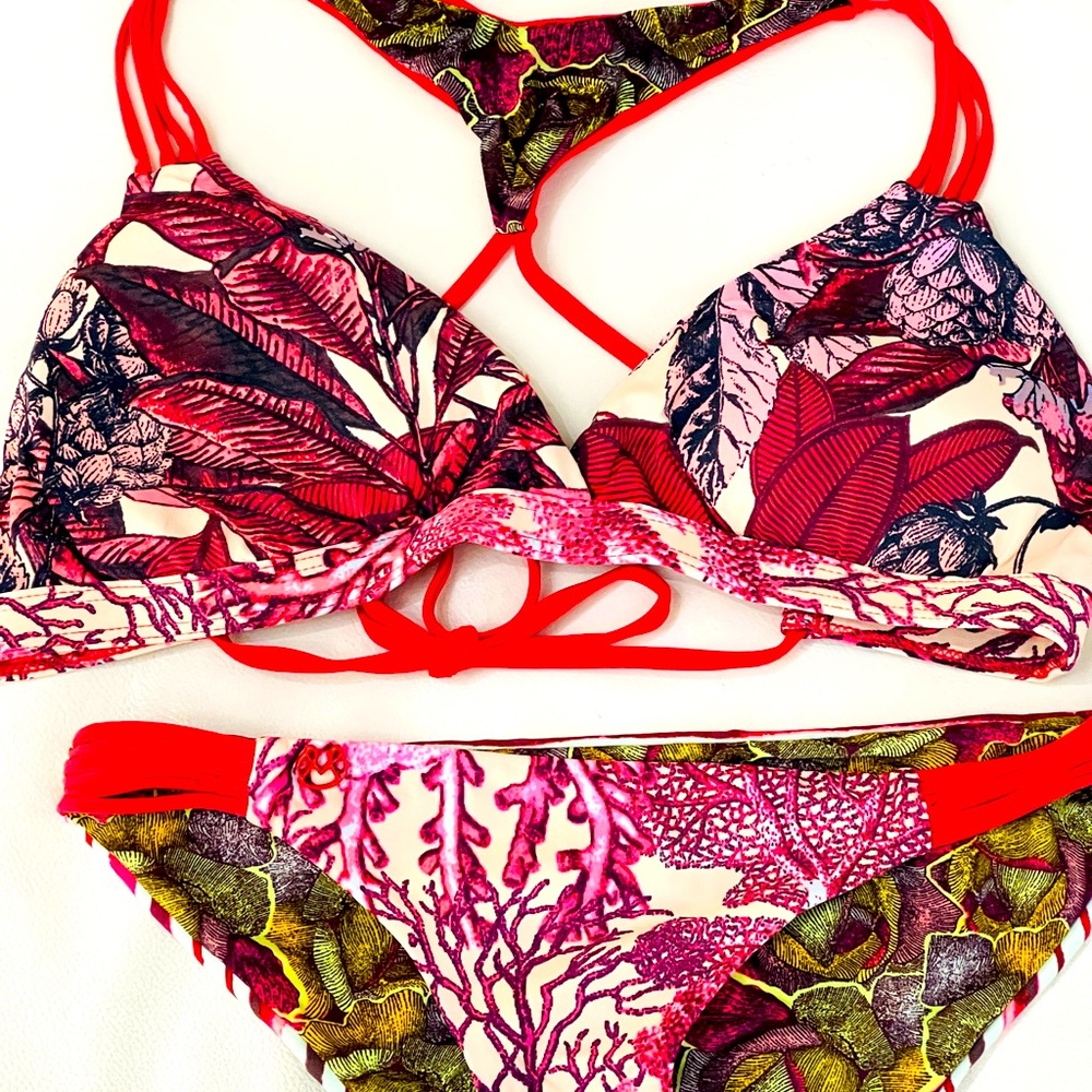 Maaji Beautiful reversible colorful bikini set